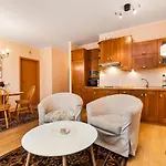 Laguna Apartment *